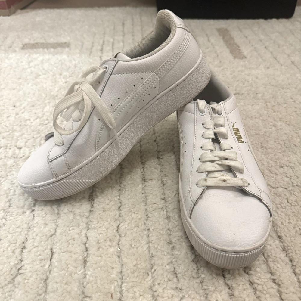Puma | Women’s Size 8.5 | White Leather Sneakers